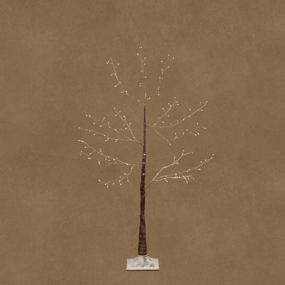 Brunt ljusträd med frosteffekt, 120 cm högt från Luca Lighting