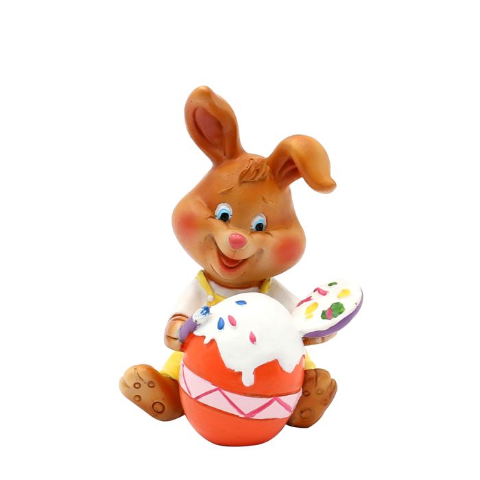 Påskeharerne maler påskeæg