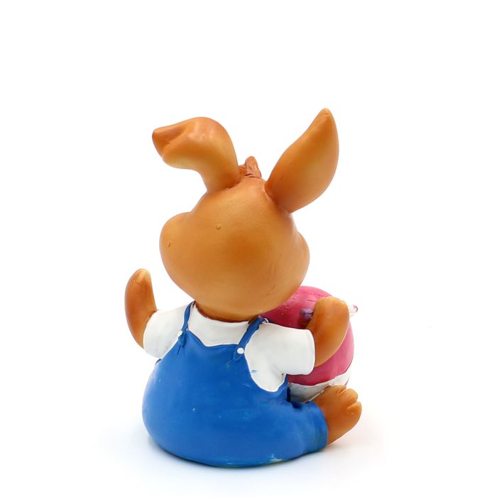 Påskeharerne maler påskeæg