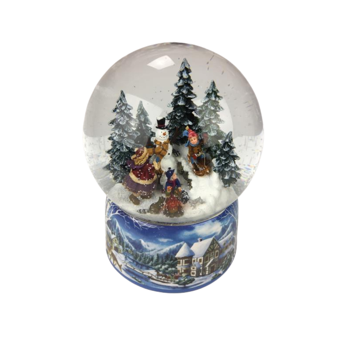 Snekugle med børn, der leger i sneen