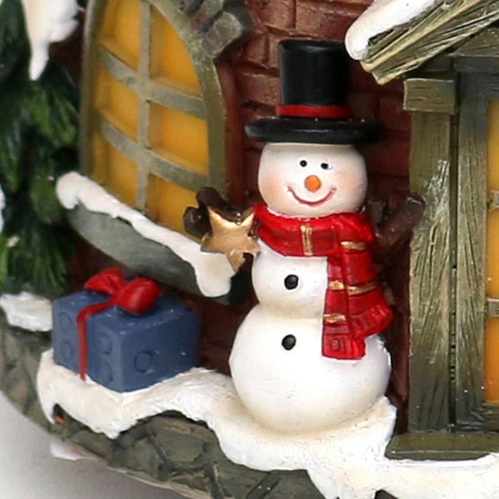 Snekugle Julemand ved pejsen