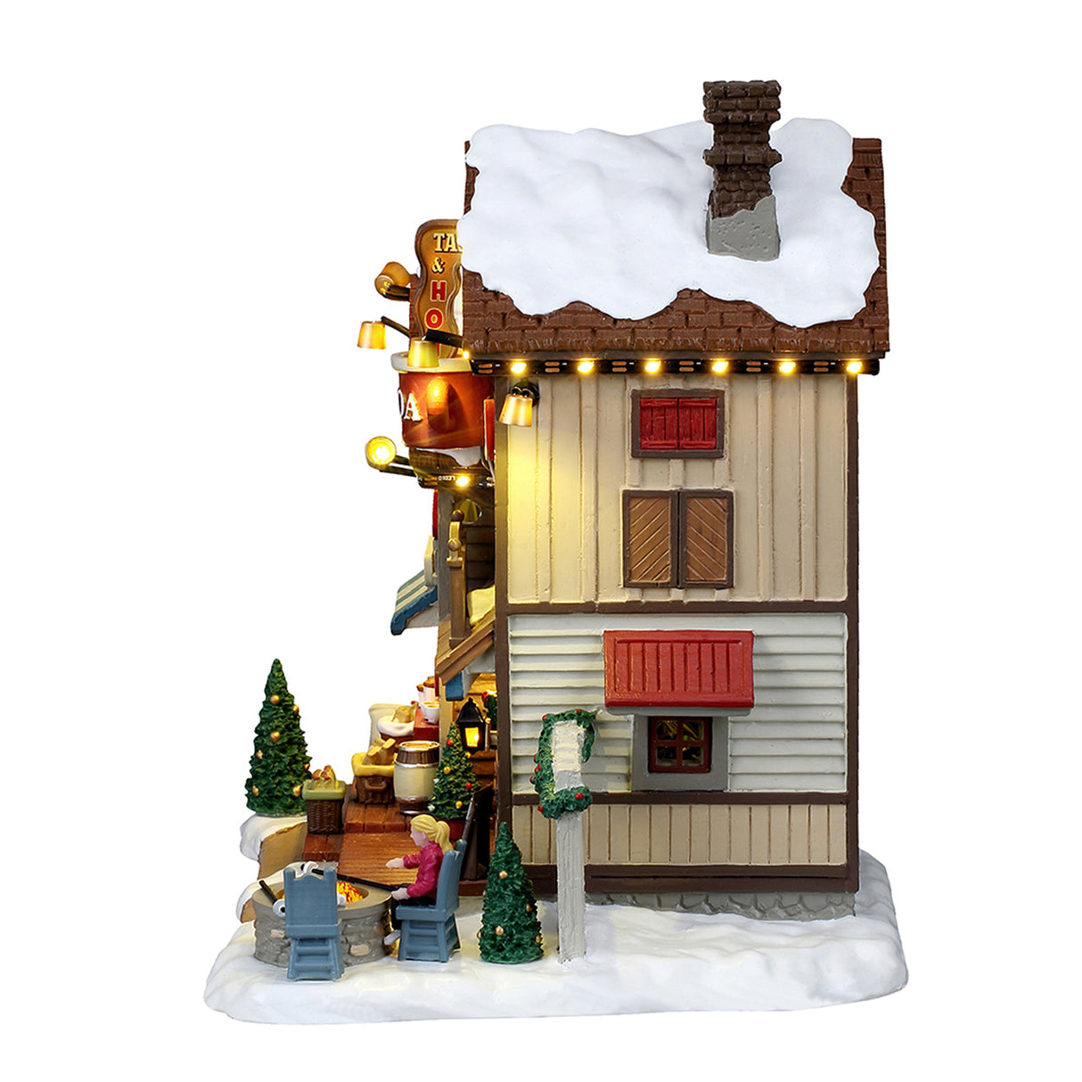 The Cocoa Shanty hus med lys til juleby fra Lemax set fra siden med udendørsservering