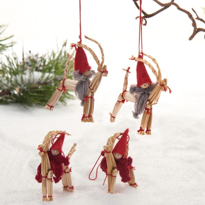 Små uldnisser på halmbukke