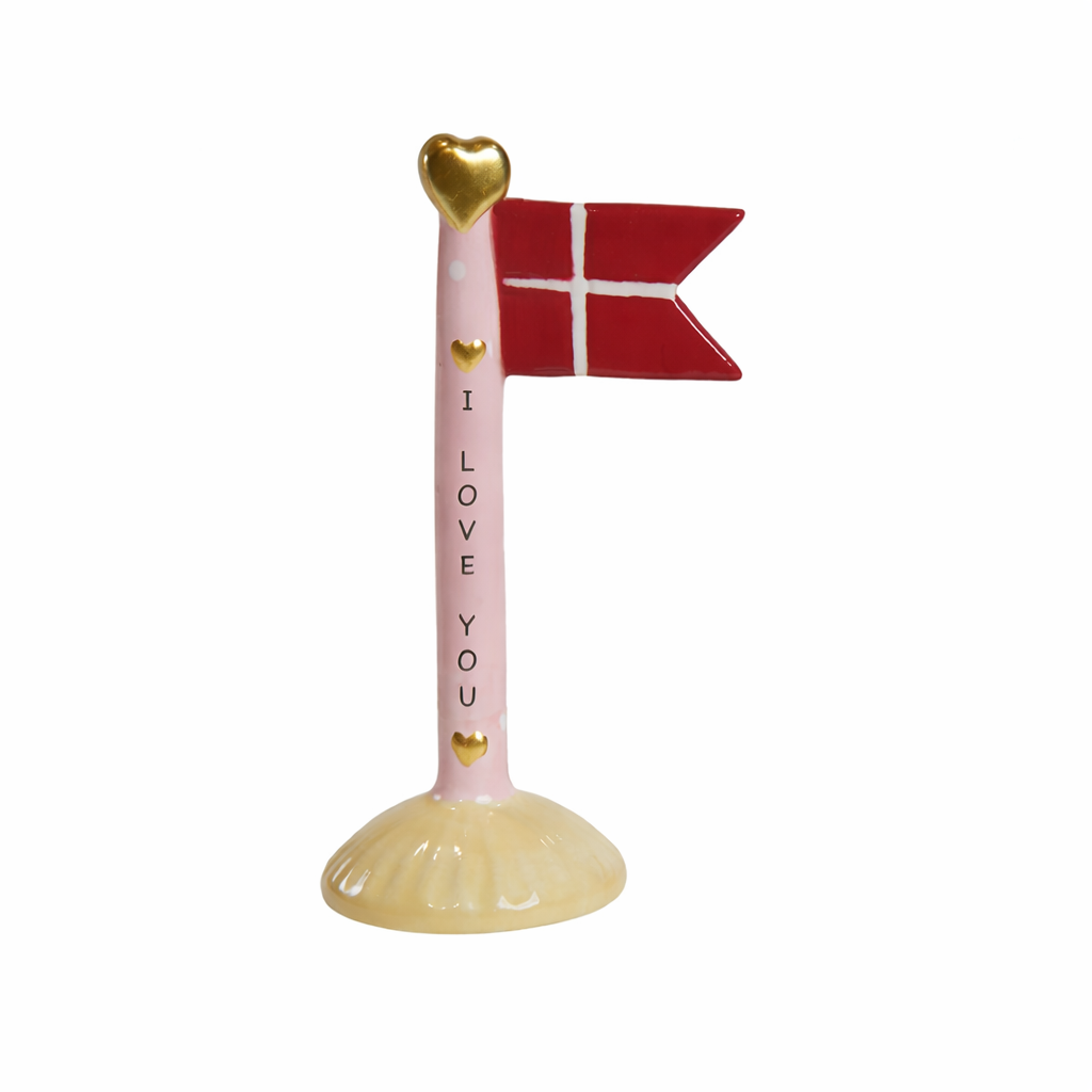 Flag i keramik med I love you på flagstangen og gul fod fra Speedtsberg