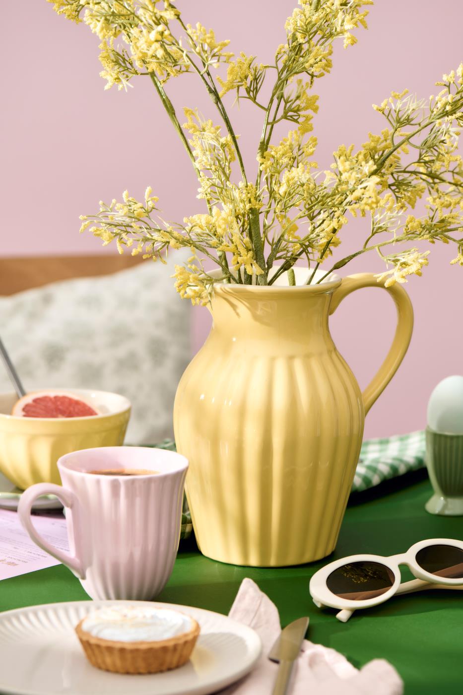 Kande Mynte lemonade gul med grene i