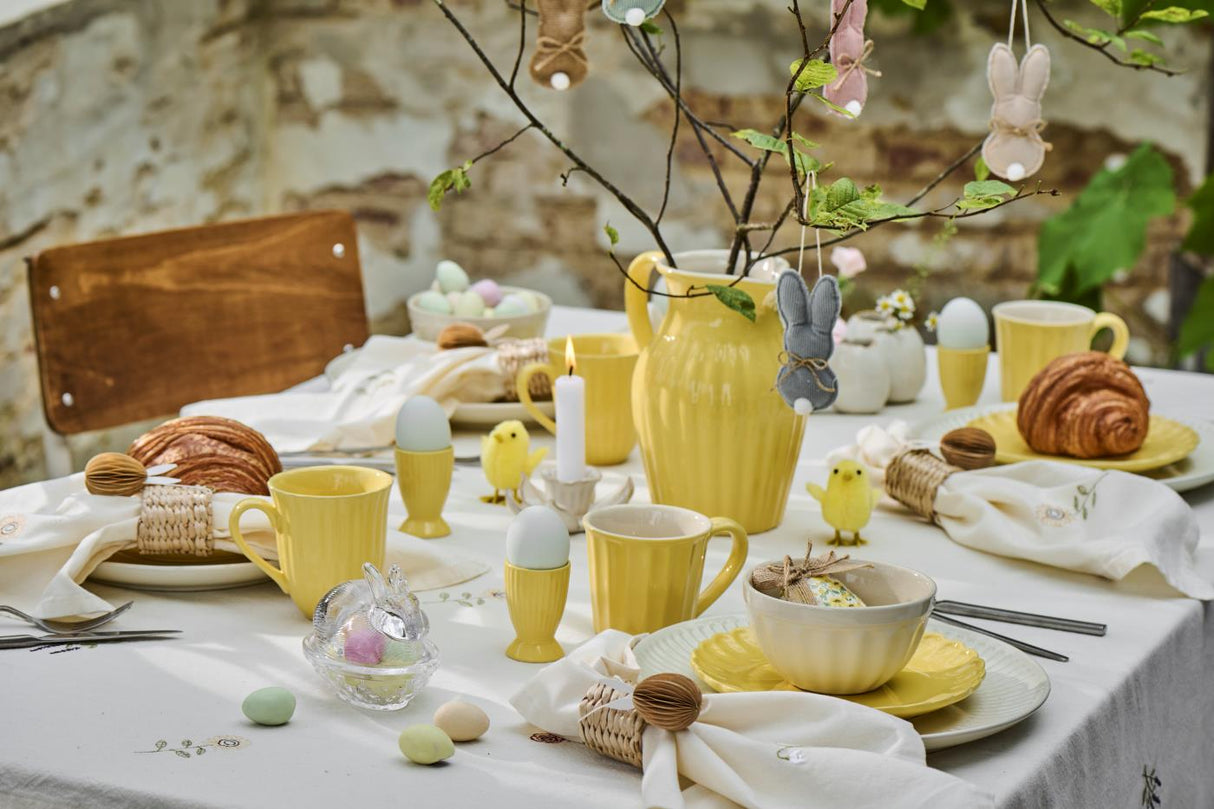 Påskedækket bord med pynt fra IB Laursen