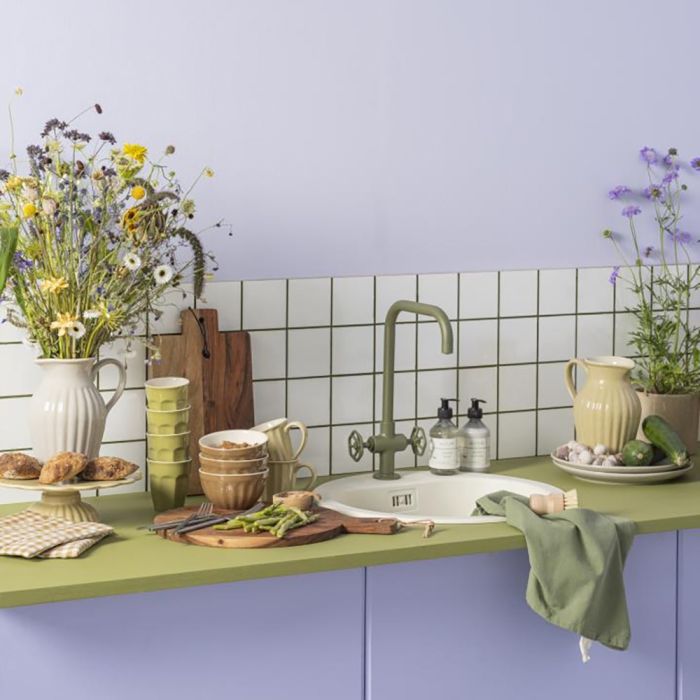 Køkkenbord med Ib Laursen køkkenting og service