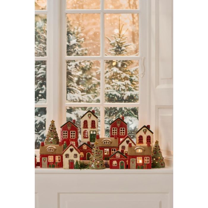 Stillenat Hus til fyrfadslys med rød dør