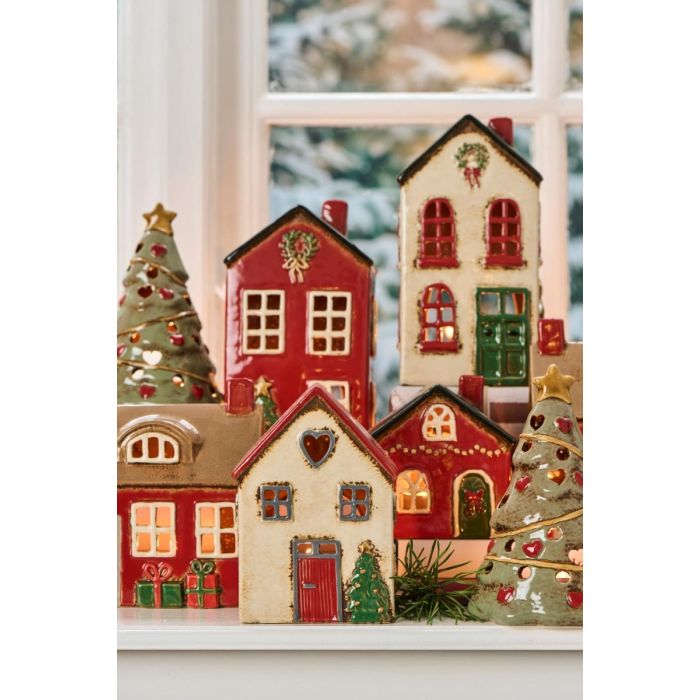 Stillenat Hus til fyrfadslys med rød dør