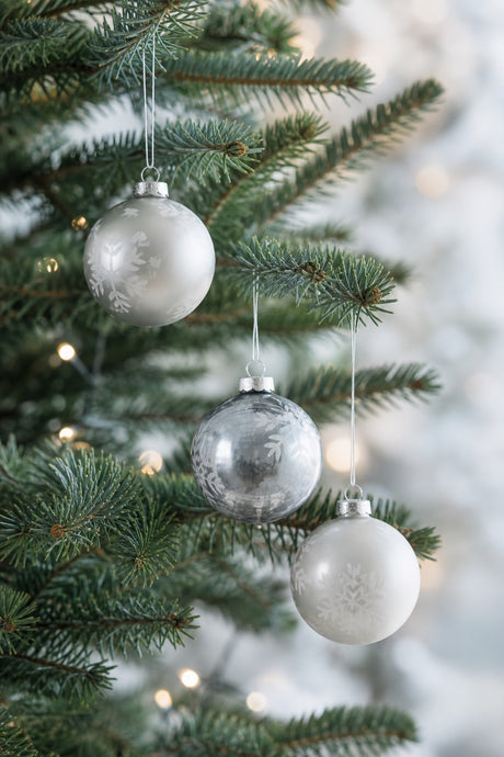 Julkulor silver eller vit