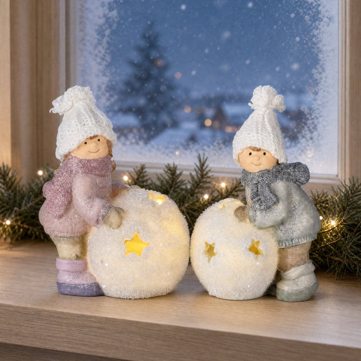 Vinterbarn med lysande snöboll