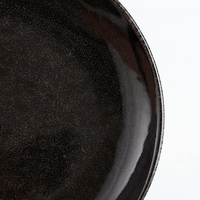 Nærbillede af Tabo tallerken sort