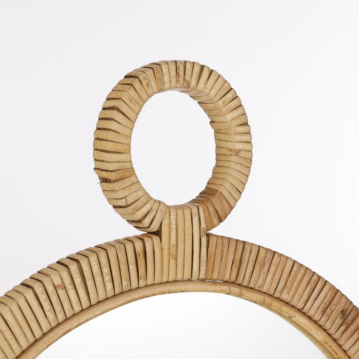 Nærbillede af dekoration strop på rundt Kaj spejl med ratan ramme