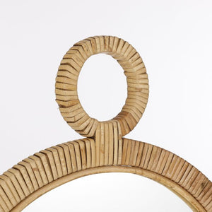 Nærbillede af dekoration strop på rundt Kaj spejl med ratan ramme