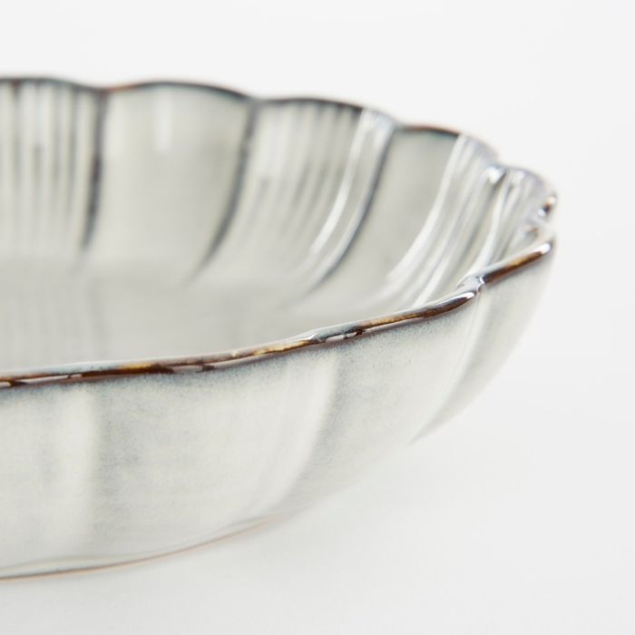 Nærbillede af kant på Corfu skål 19 cm i grå 