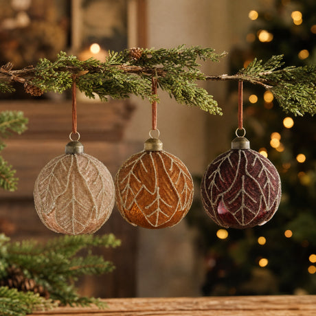 Julgranskula brun med lövmönster
