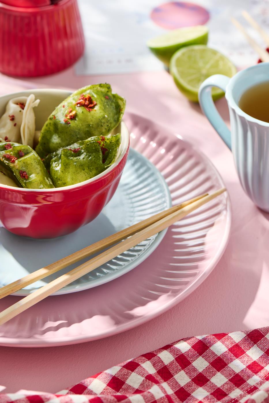 Müsliskål i rød fra Mynteserien fra Ib Laursen ed dumplings i