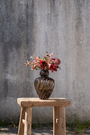 Vase med buket med blomster af kunstige blomster fra Speedtsberg