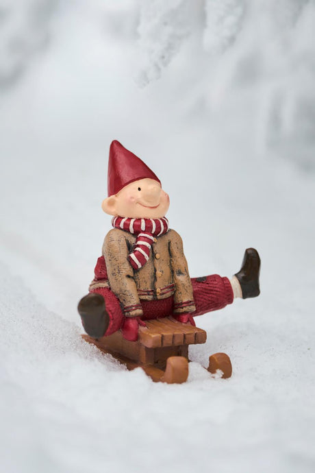 Ribenissen Hans med kälke från Ib Laursen i snön