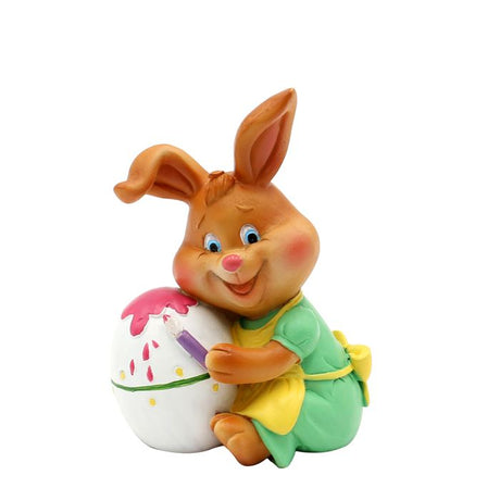 Påskeharerne maler påskeæg