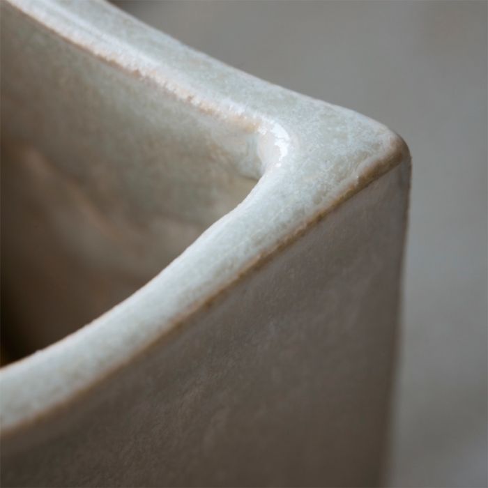 Glasuren på Meraki Datura Børste- og sæbeholder set tæt på