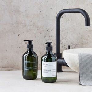 Meraki håndsæbe og opvaskemiddel stående ved vask