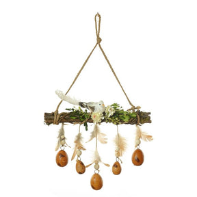 Påskedekoration med fjer og æg