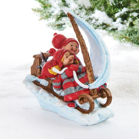 Babynisser på kælk med sejl