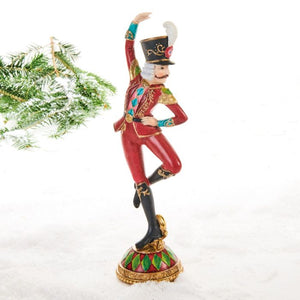 Soldat fra Nøddeknækkeren danser ballet. Figur fra Pobra til dekoration.