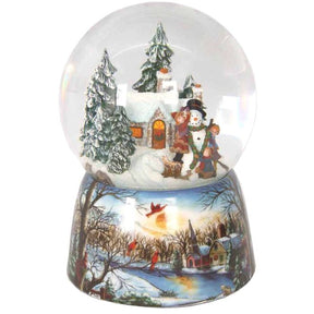 Snekugle med børn, der bygger snemand