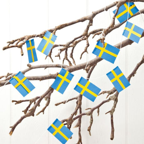 Flagguirlande med svenske flag i stof