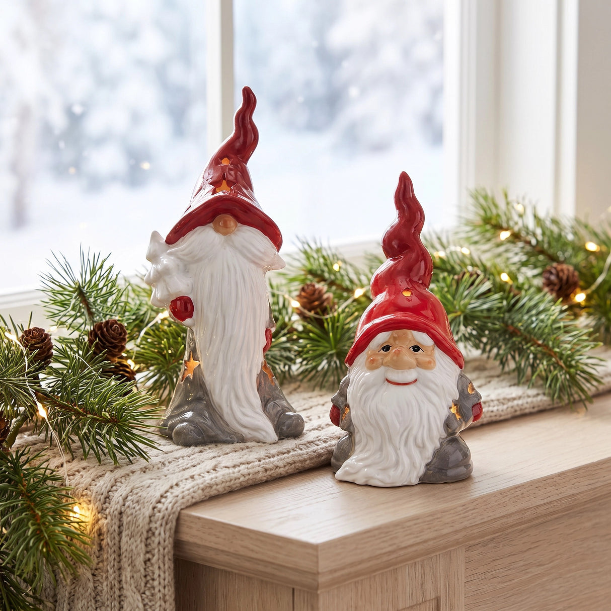 Jultomte eller tomtenisse för värmeljus