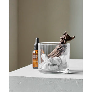 Duftdiffuser med lavasten og træ Herbal calm stående på et bord