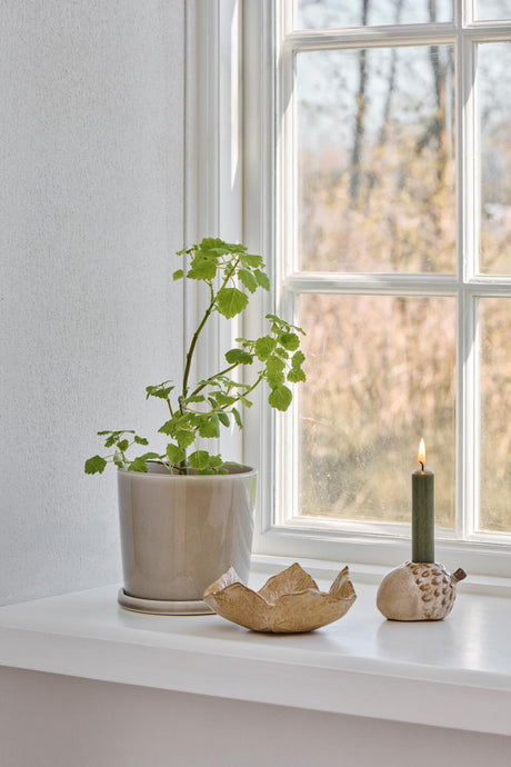 Vindueskram med skål og lysestage i efterårsstil fra Ib Laursen