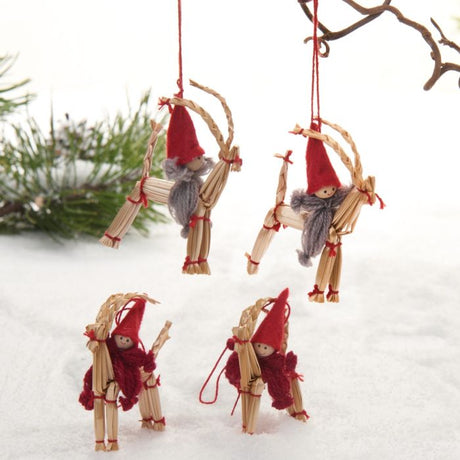 Små uldnisser på halmbukke