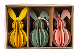 Påskeharer i træ liggende i æske