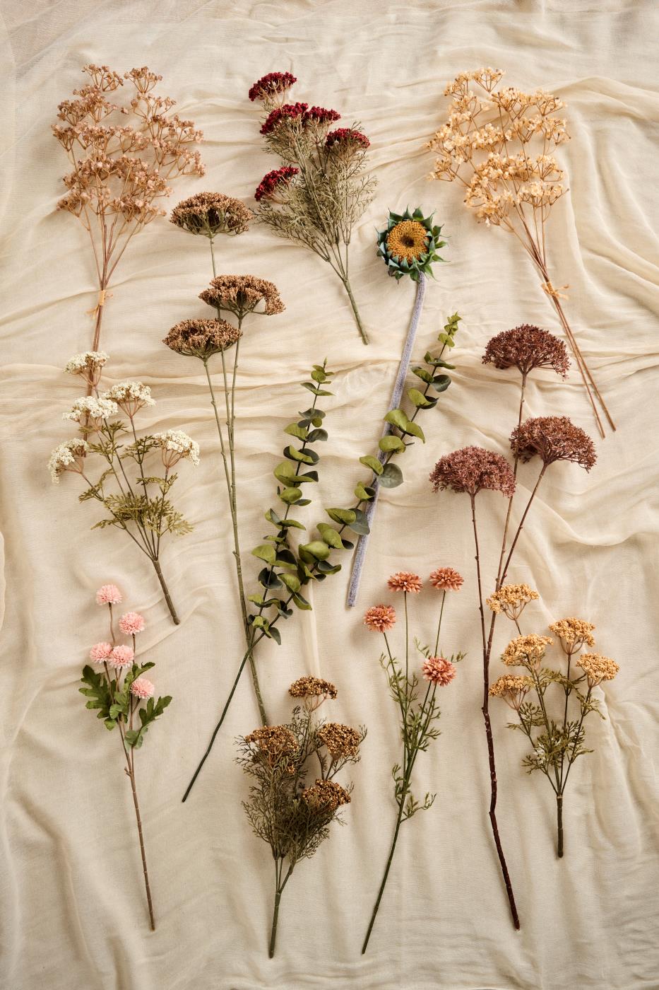 Forskellige grene og blomsterstilke fra Ib Laursens efterårskollektion