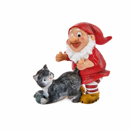 Skogstomte med grå katt