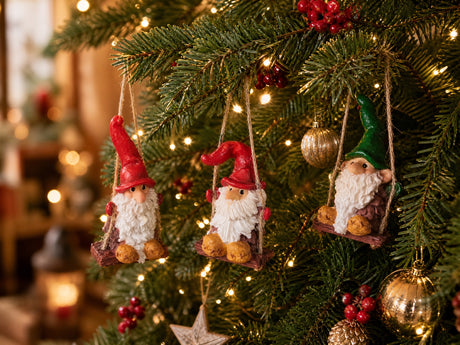 Kotte tomte på gunga