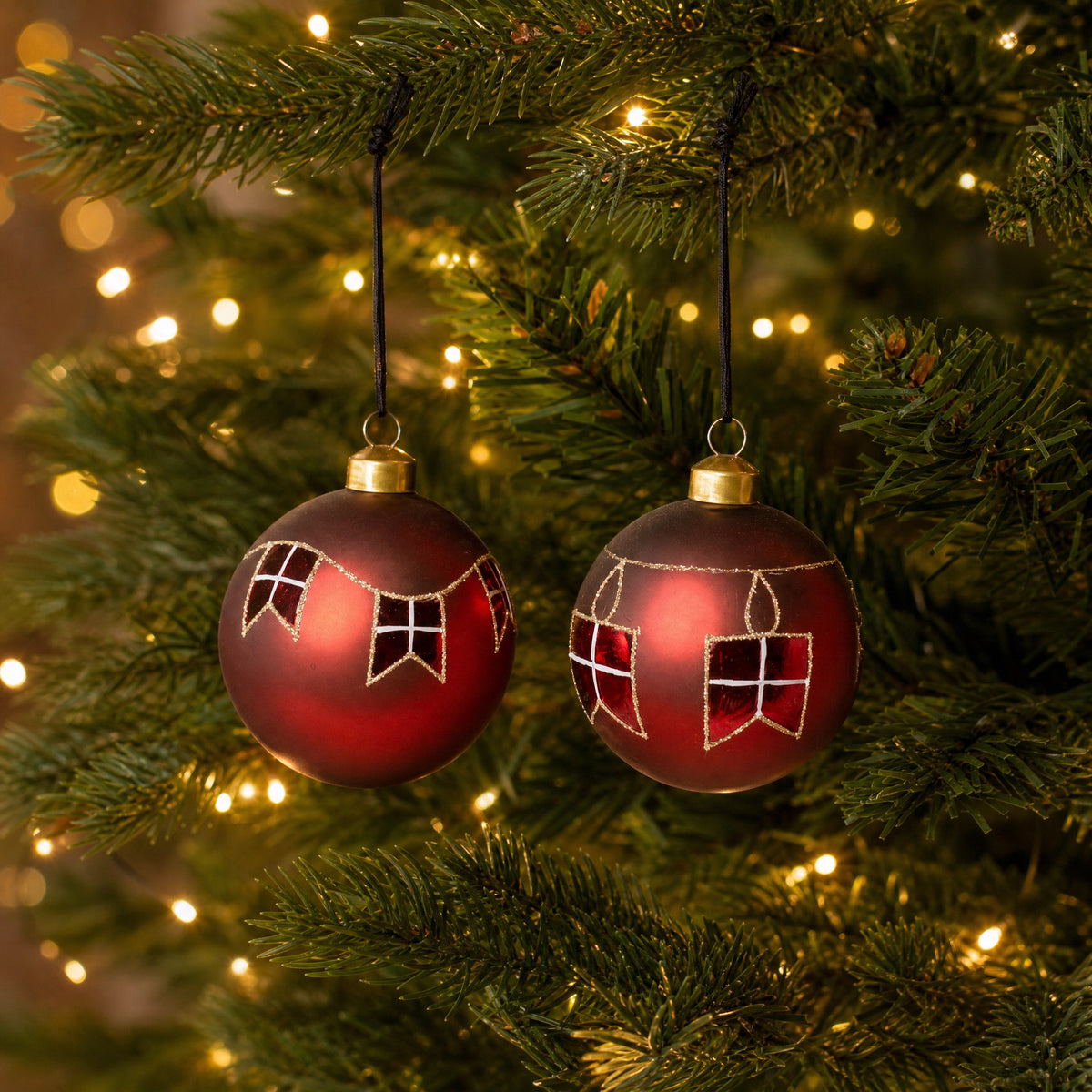 Julgranskula med flagggirlang