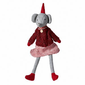 Elefant med röda julkläder