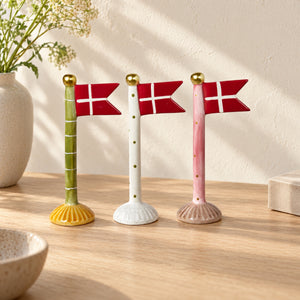 Födelsedagsflagga i keramik 19 cm hög