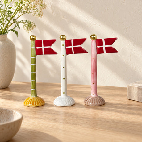 Födelsedagsflagga i keramik 19 cm hög