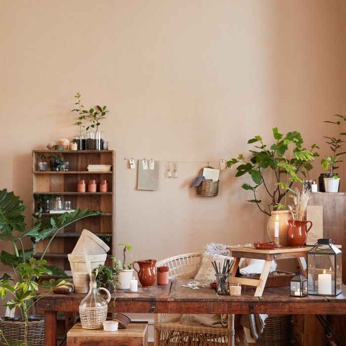 Ib Laursen Norr mini lanterne i mørkt metal på bord i stilleben