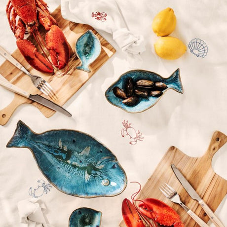 Atlantis serien af tekstiler fra Ib Laursen med fade formet som fisk