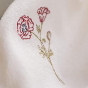 Nærbillede af Ib Laursen Flora stofserviet med valmue