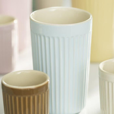 Ib Laursen Cafe Latte krus Mynte stillwater med andre krus i samme serie