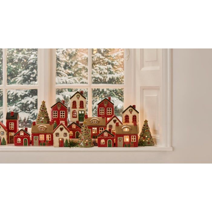 Stillenat Hus til fyrfadslys med grøn dør