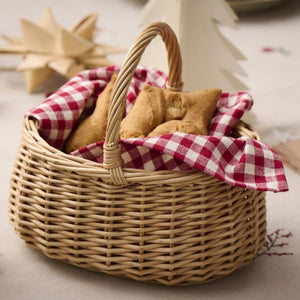 Ib Laursen opbevaringskurv med hank i pil med rød/hvid serviet og klejner