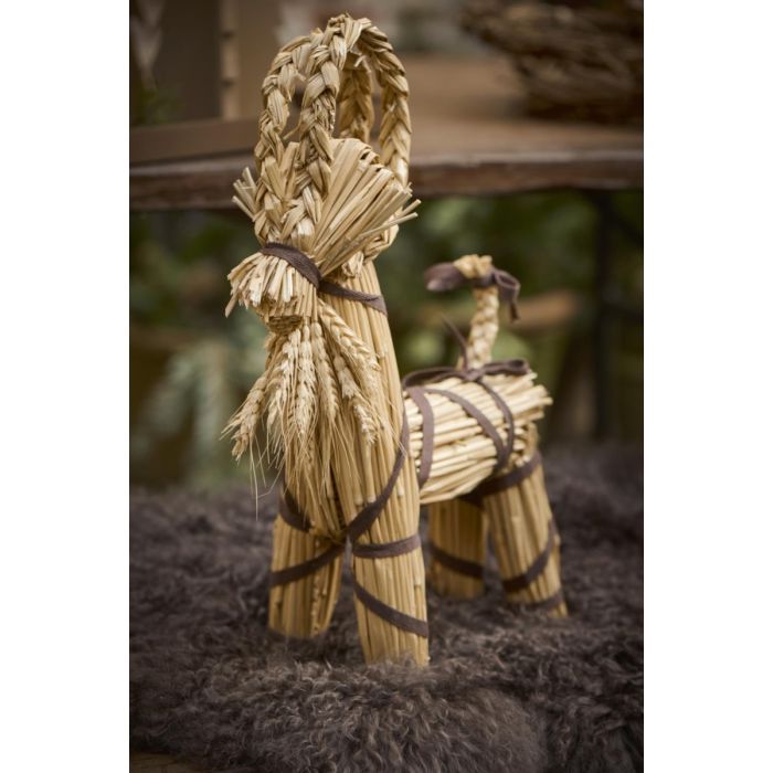 Julebuk m/brunt bånd og skæg 44 cm høj